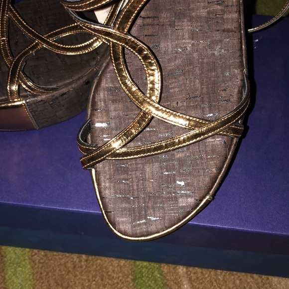 NWB- gold sandals leather Stuart Weitzman wedges - Picture 3 of 11